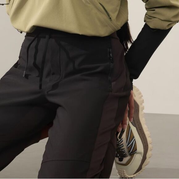 ATHLETA Headlands Hybrid Trek Jogger Black Size 0 - Picture 5 of 9